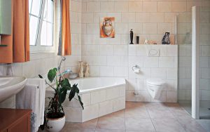 Ein Badezimmer in einem klassischen Bungalow